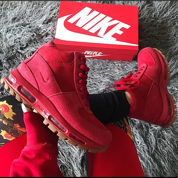 Nike Shoes - Nike air max goadome sneakers